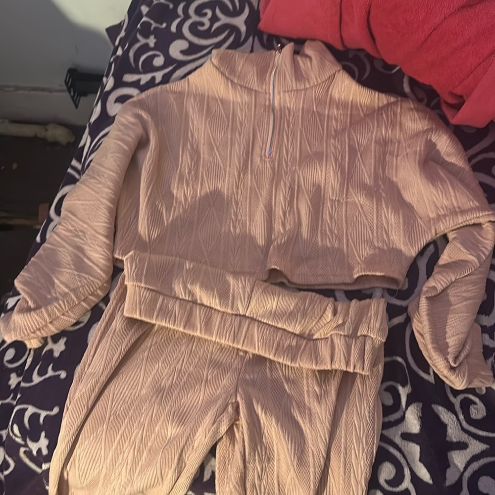 Pink two piece set very cute and stretchy.